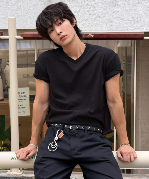 Cropped V-neck short-sleeve t-shirt