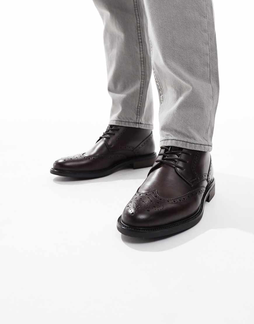 Brogue lace up boots in tan leather-Brown
