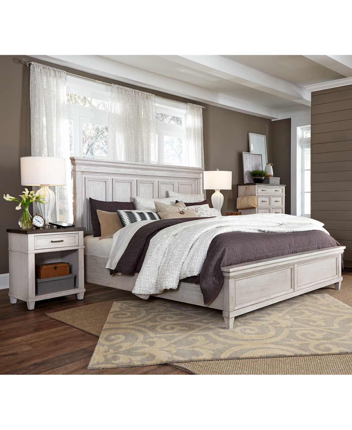 Dawnwood 3-Pc. Queen Set (Bed, Chest & 1-Drawer Nightstand) - Ivory