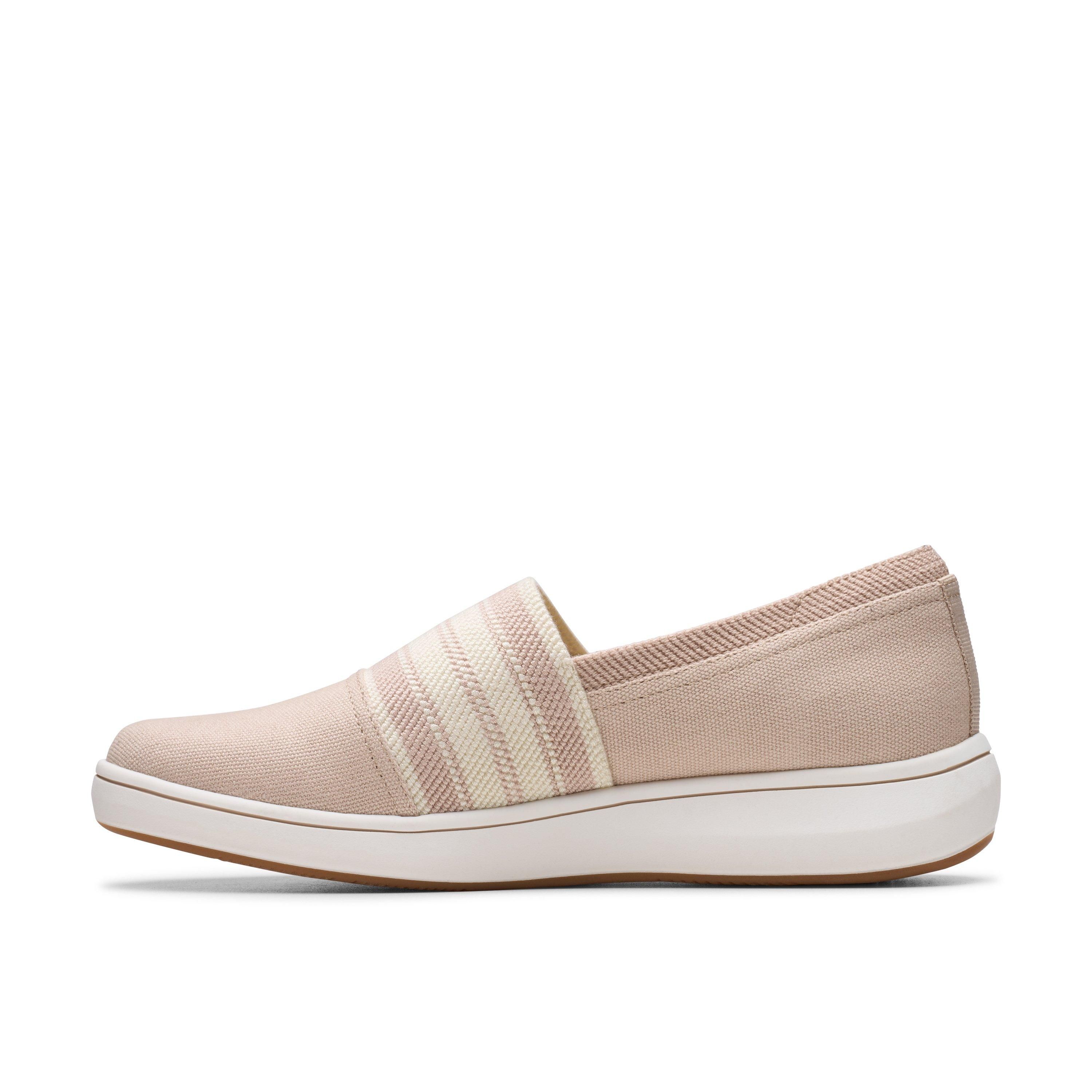 Clarks Brinkleyskymst Sand Slip Ons In Beige