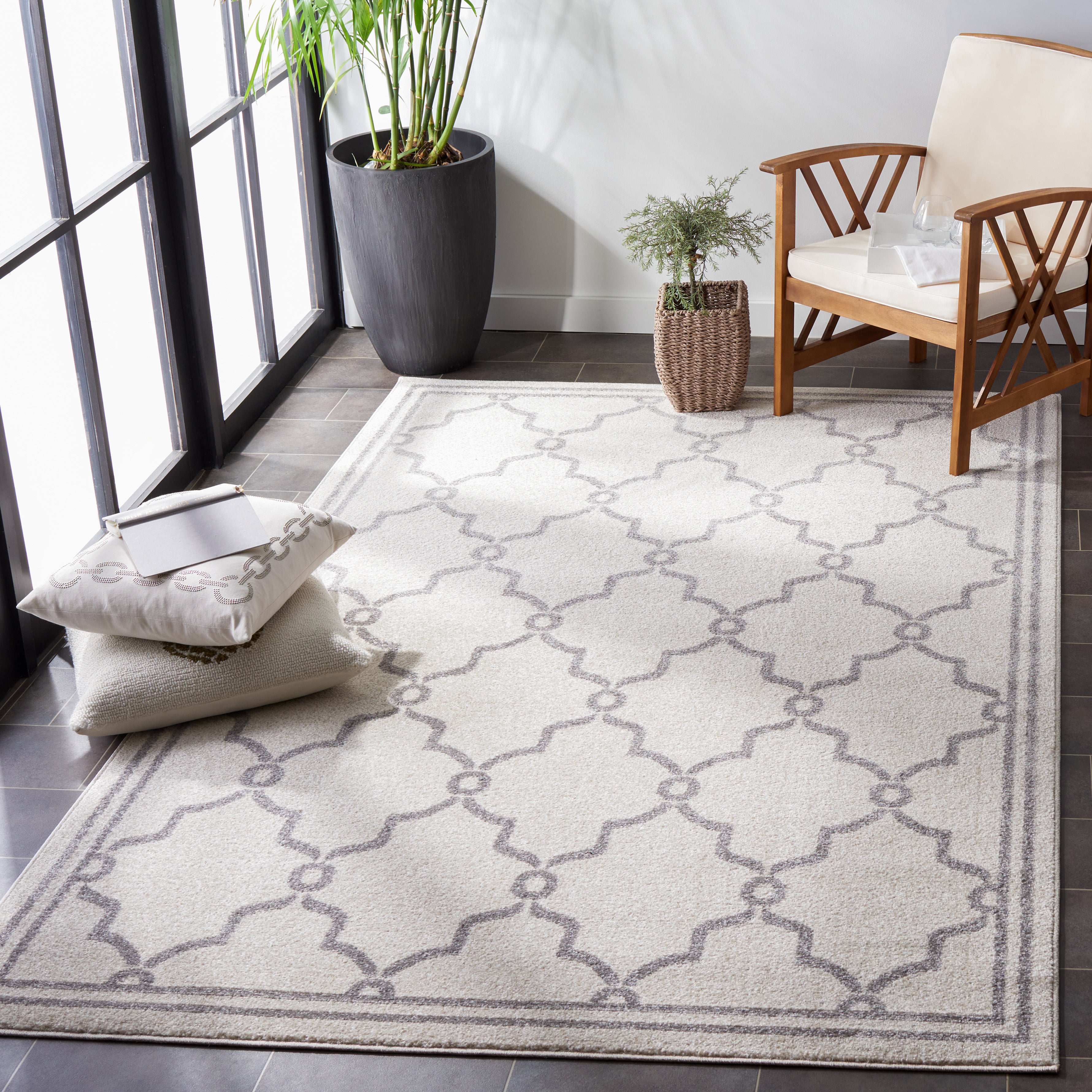Amherst Machine Made Area Rug, Ivory / Grey Contemporary Style Easy Care