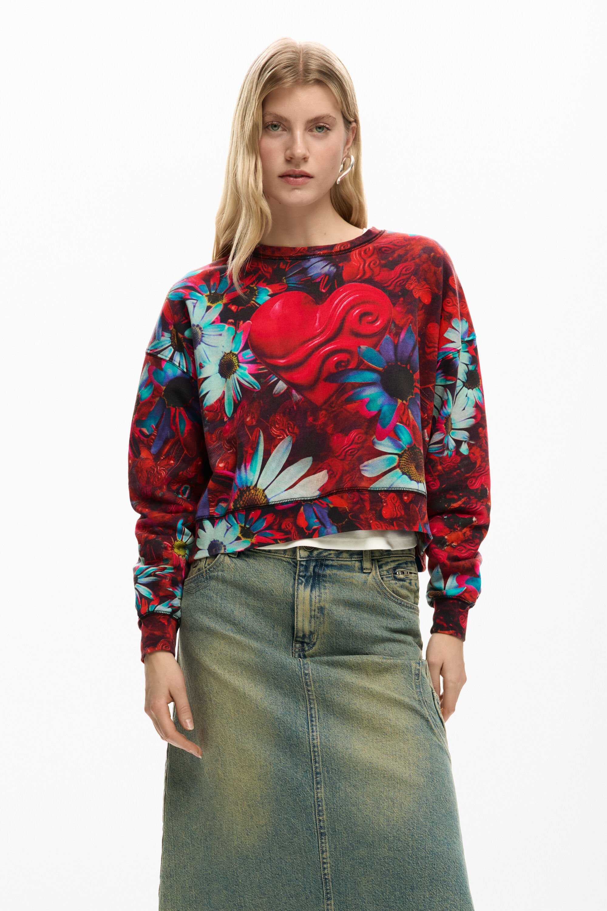 HEART PRINTED SWEATSHIRT