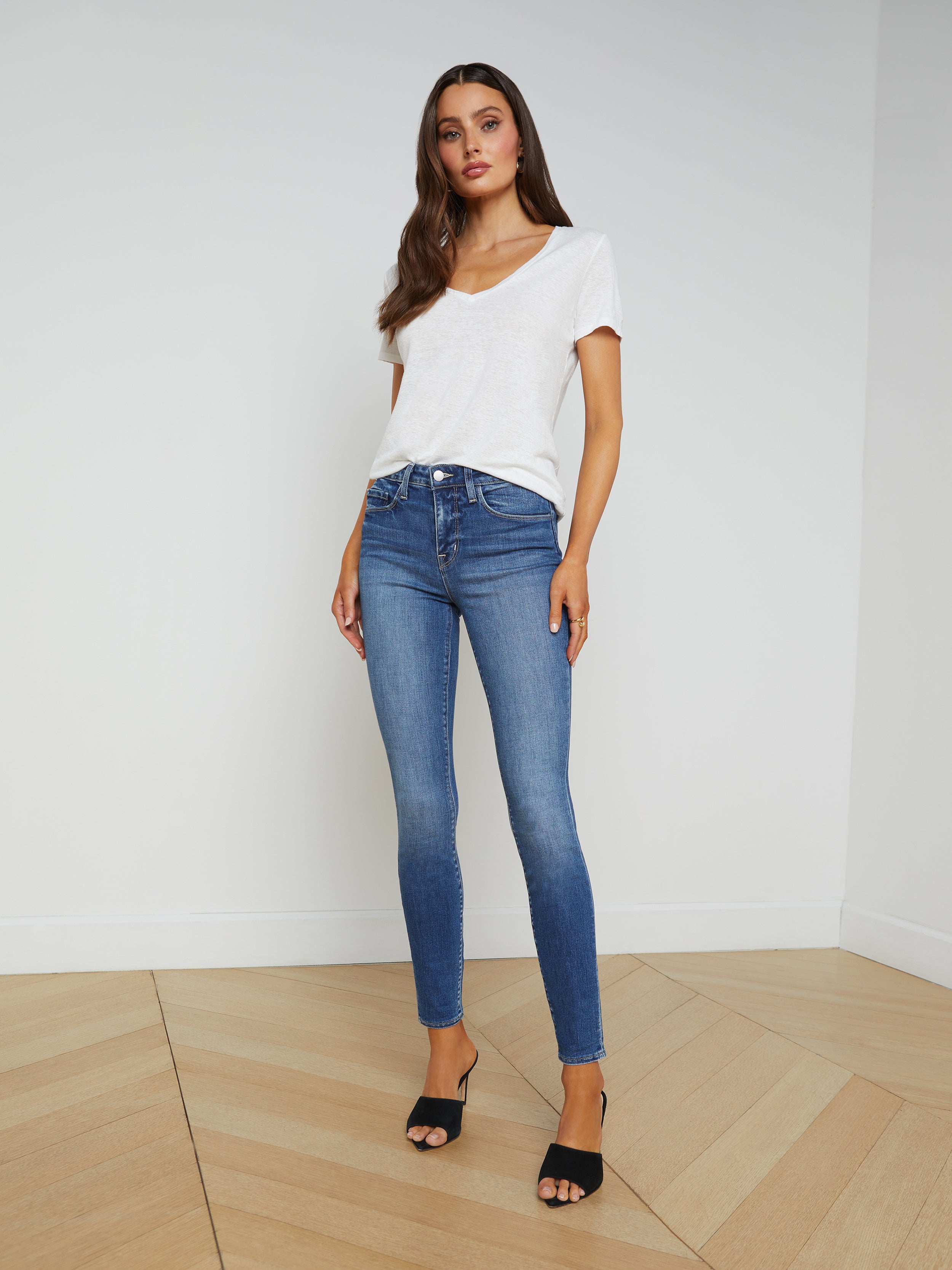 Daijia V-Neck T-Shirt In White