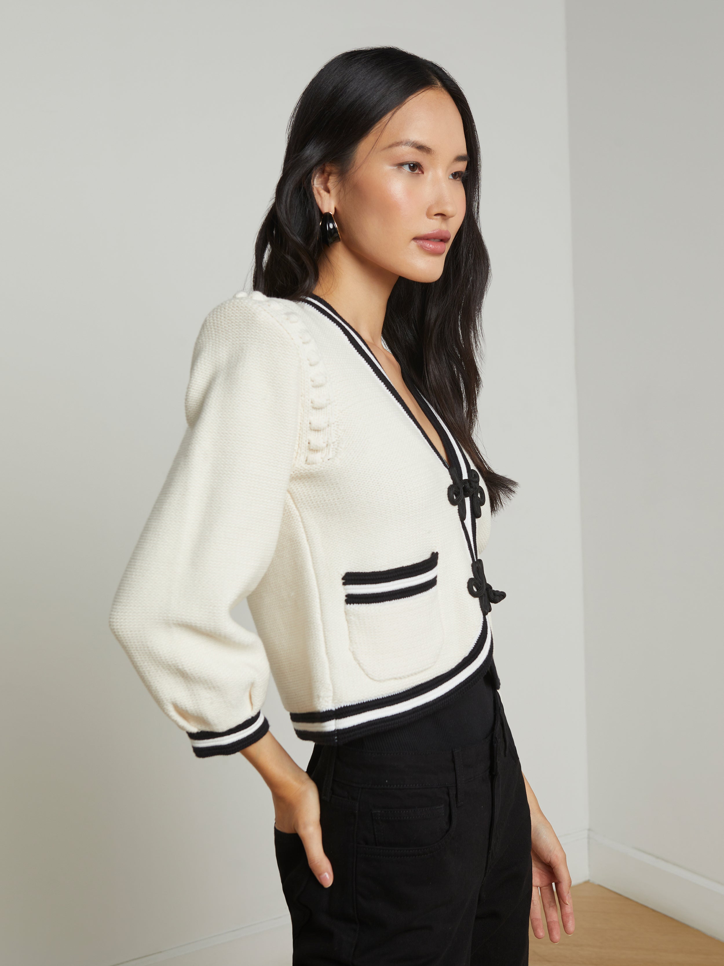 Kaito Cropped Cardigan In Ivory/Black