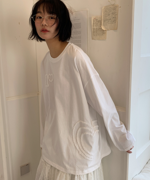 HEART EMBROIDERED LONG SLEEVE T SHIRT WHITE