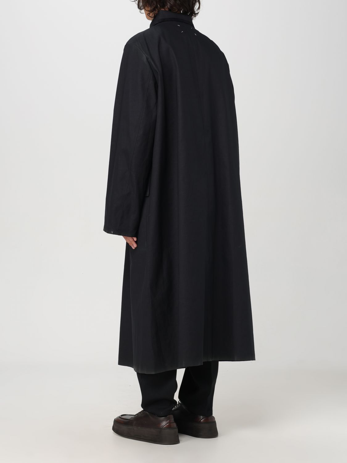 Coat Men color Black