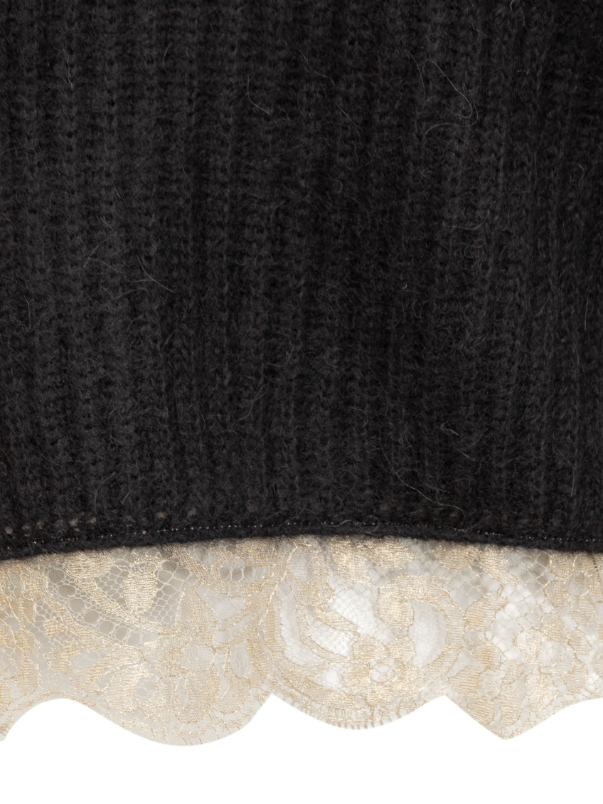 Black Knitted Crew Neck Sweater