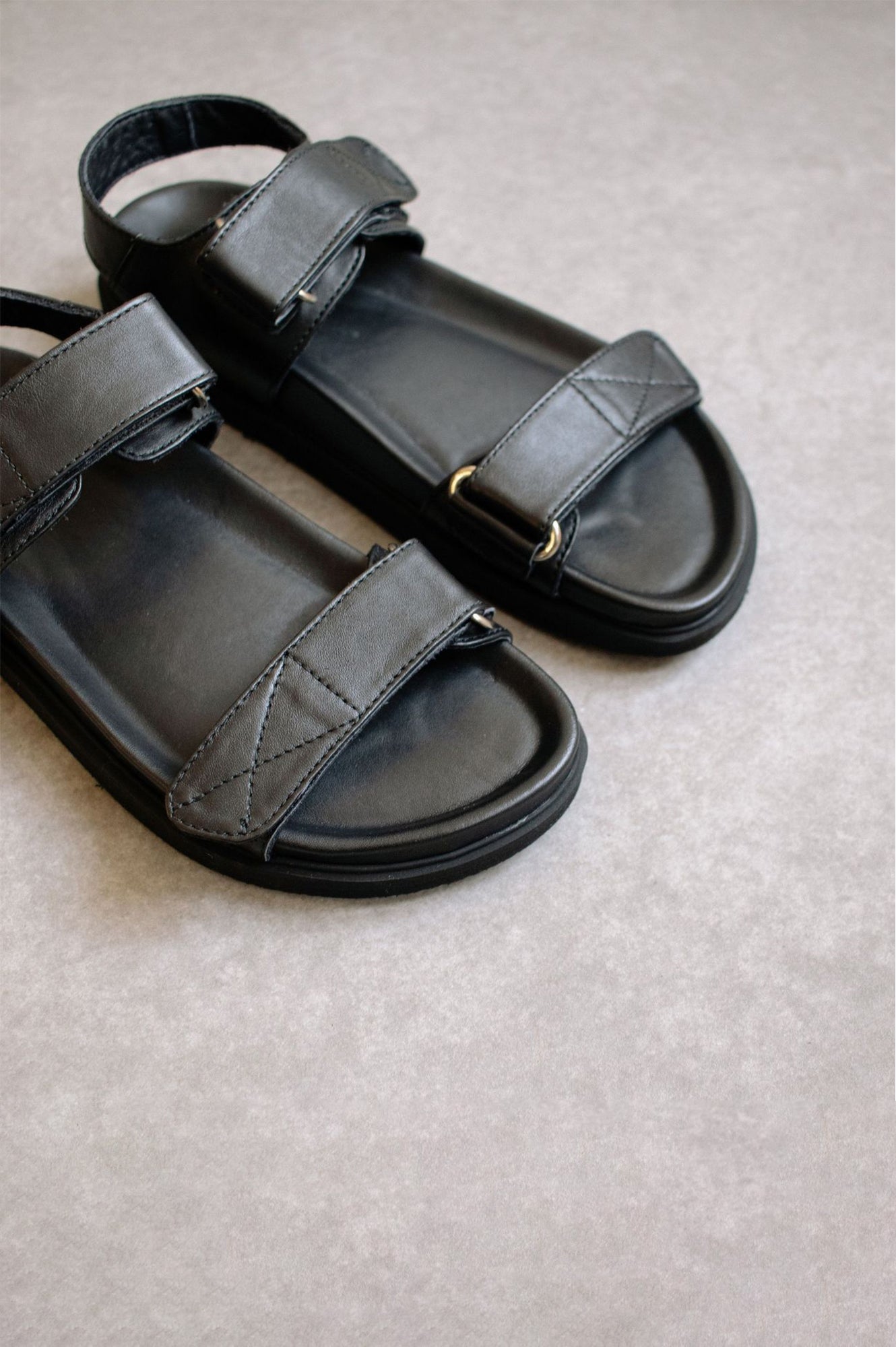 Traveller Hook Loop Sandals | Black