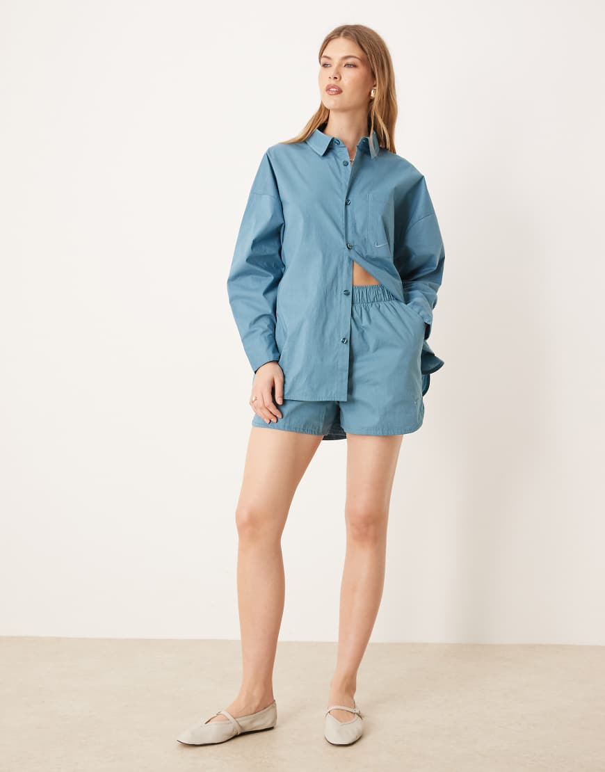 Nike Chill poplin shorts in blue