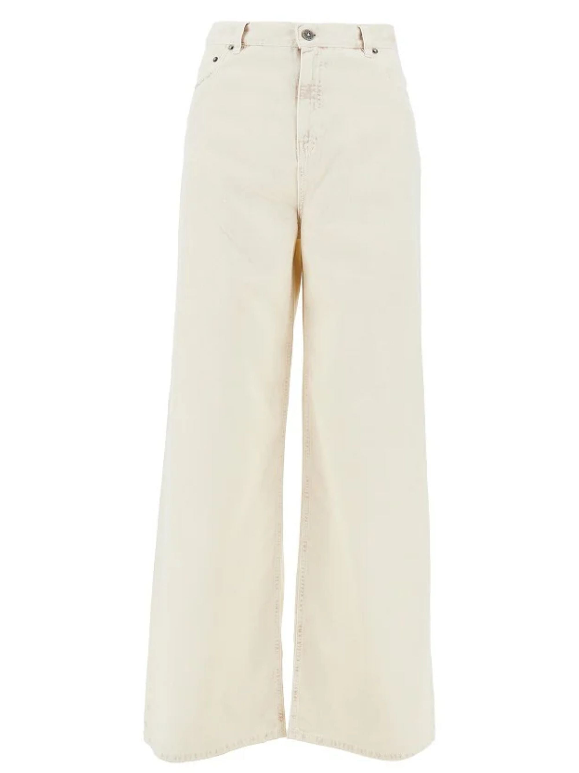 Chic Boyfriend Jeans with Distressed Detailing