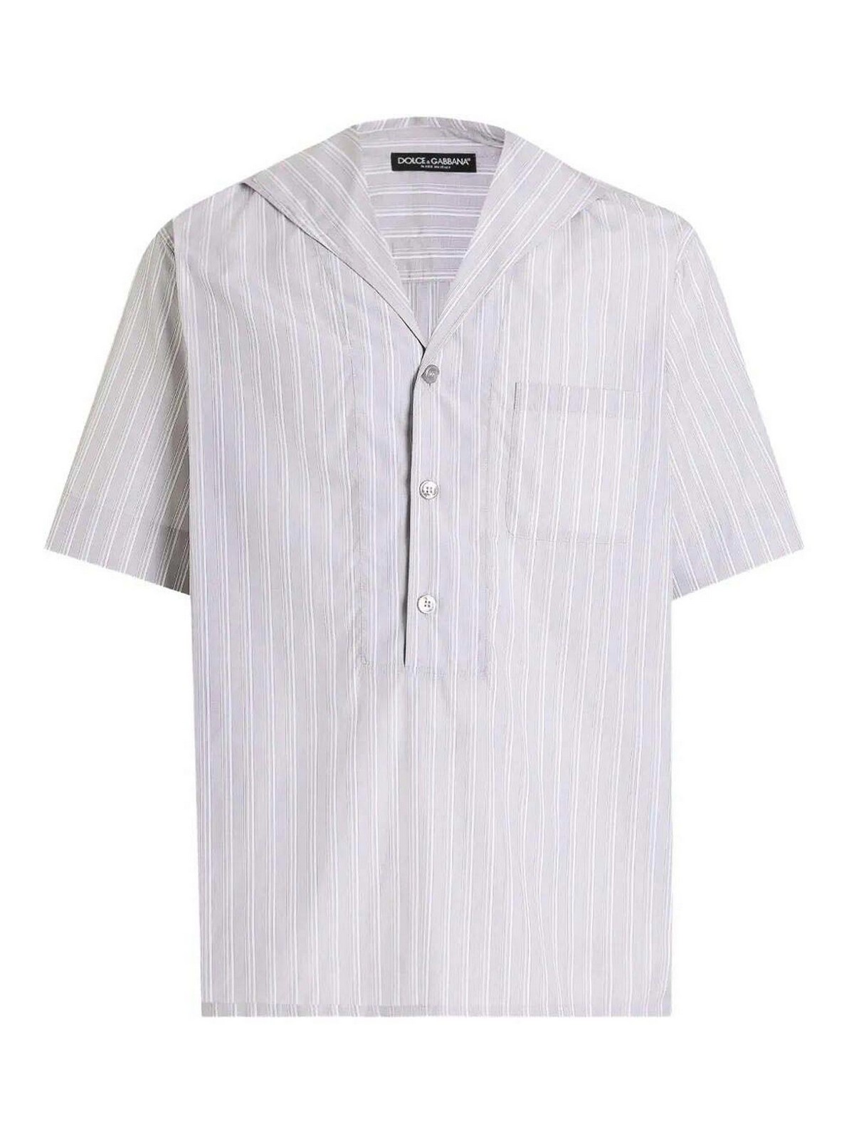 Three-button short sleeved shirt