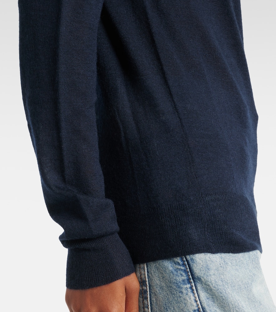 Cashmere sweater