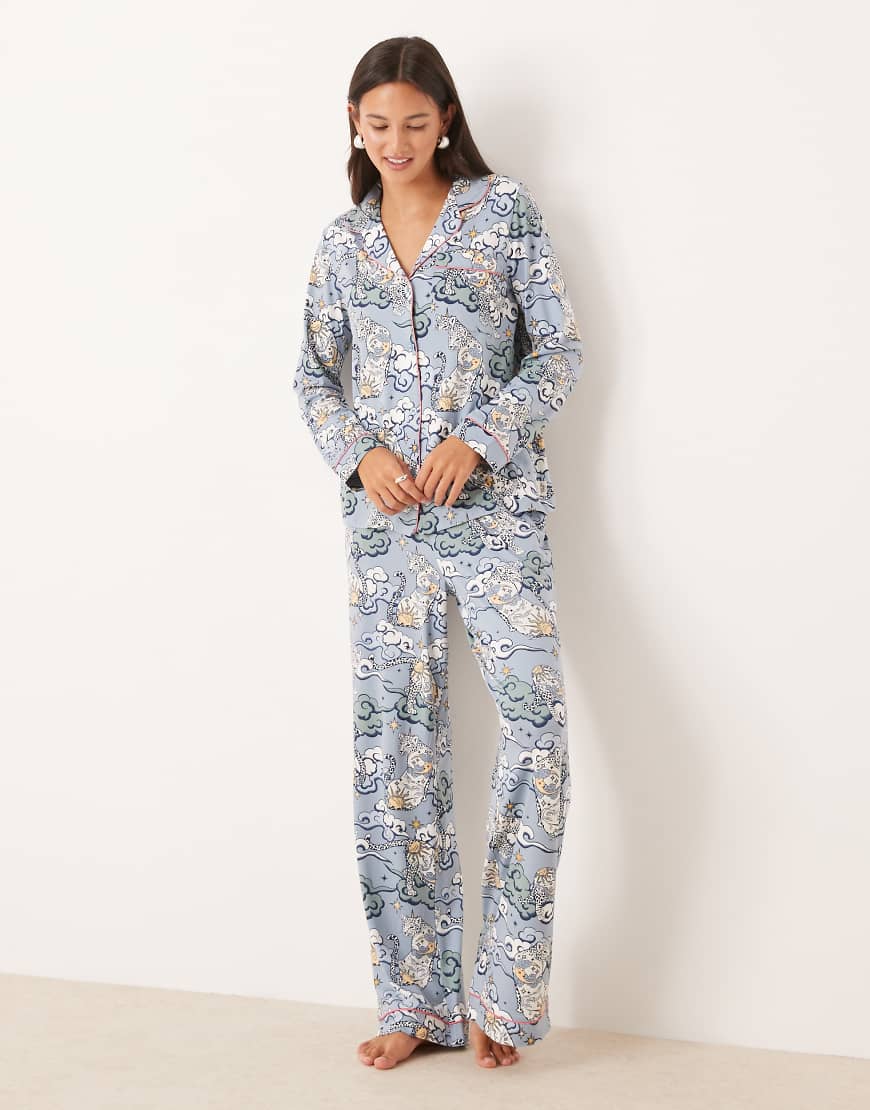 Poly long sleeve revere pyjama set in night sky leopard print-Blue