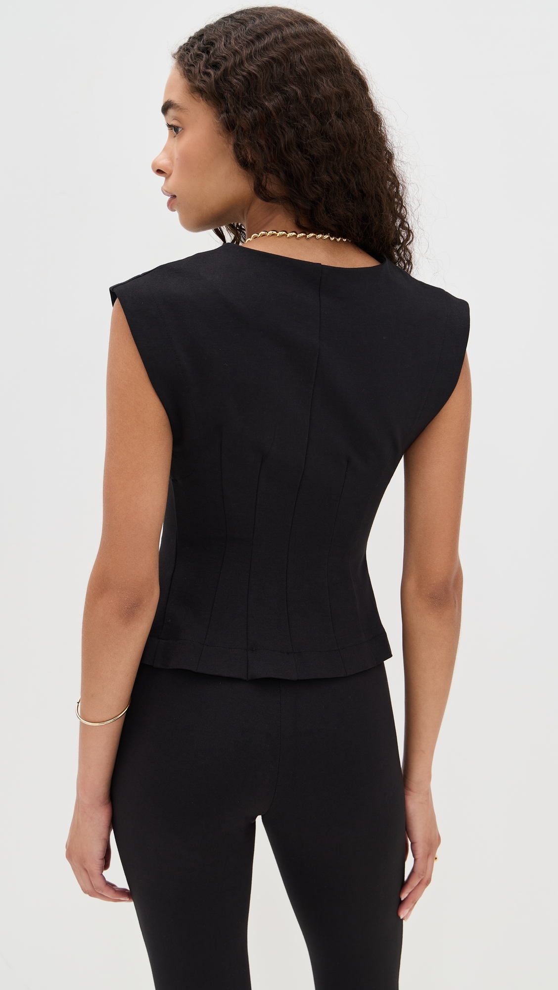 Isla Vest Black