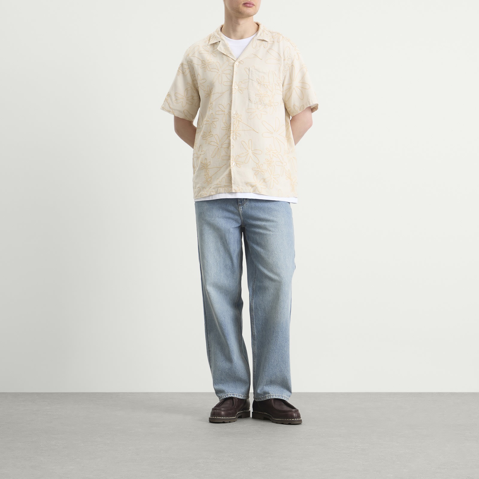 Men's Peer Embroidery Regular Fit Ss Shirt in Off White