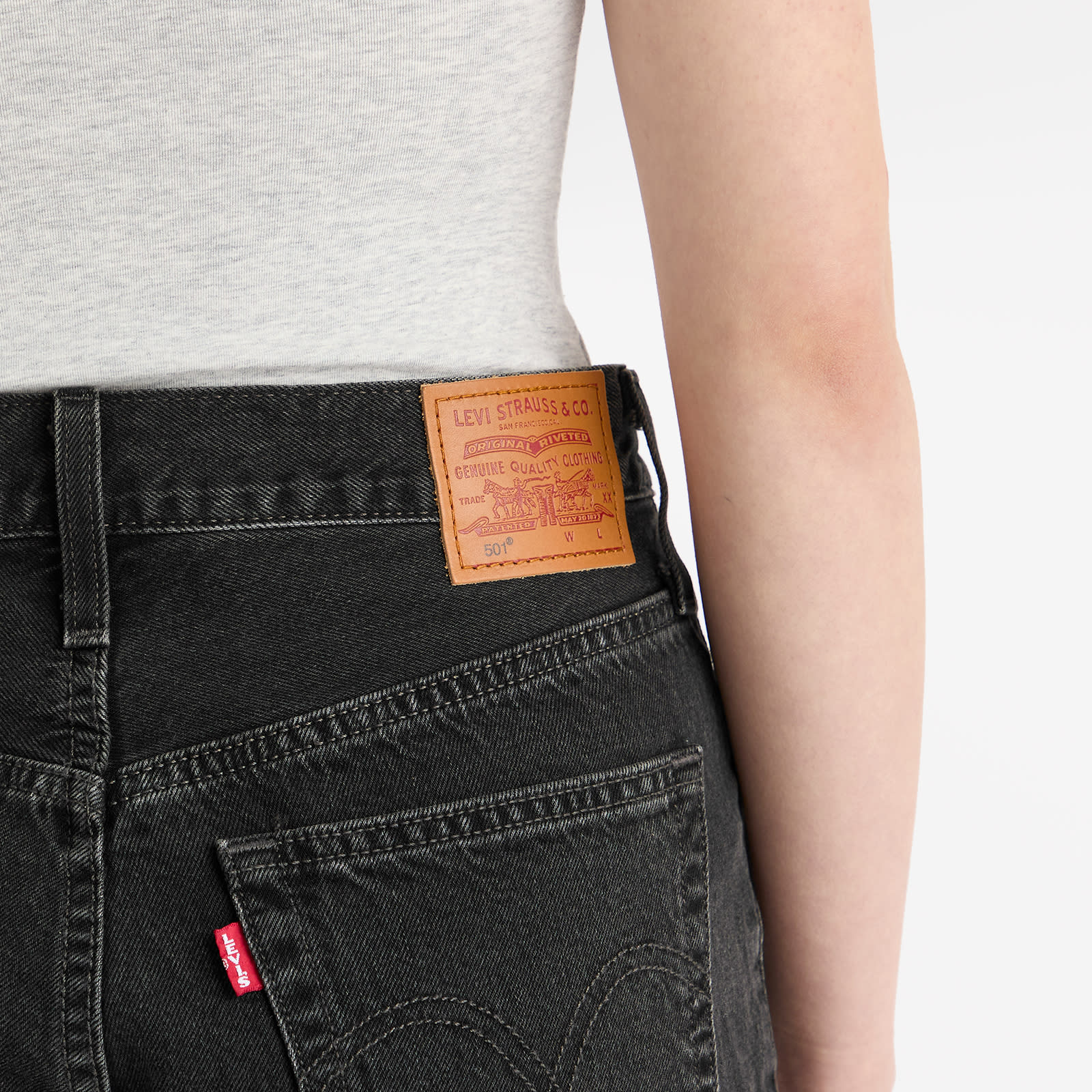 Women's 501 Mid Thigh Shorts in Lunar Black