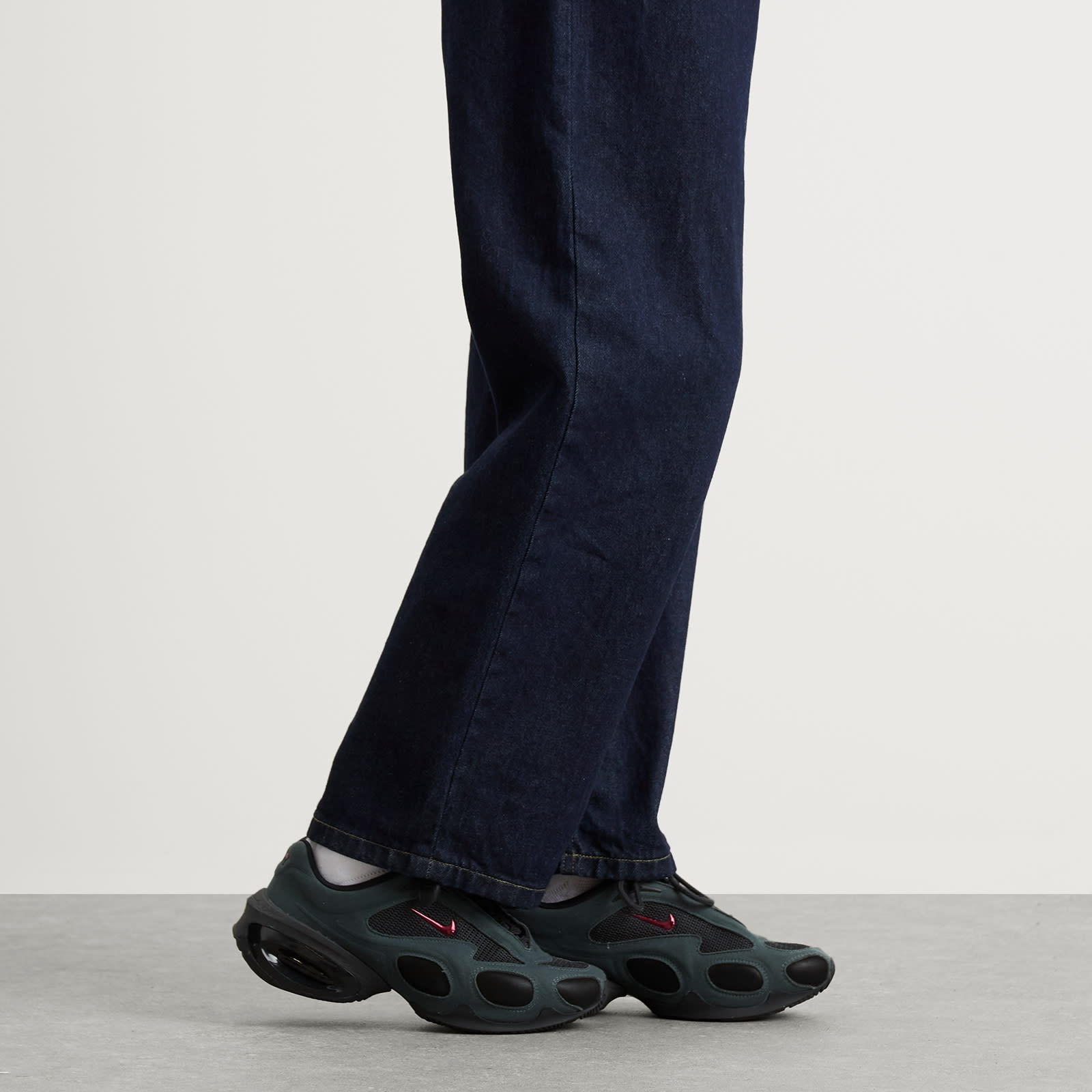 Women's Air Max Muse Sc Sneaker Black/Red/Seaweed
