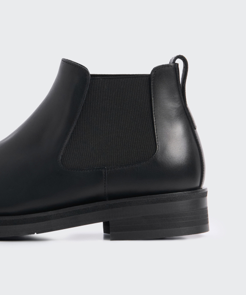 Round Square Low Cut Chelsea Boots