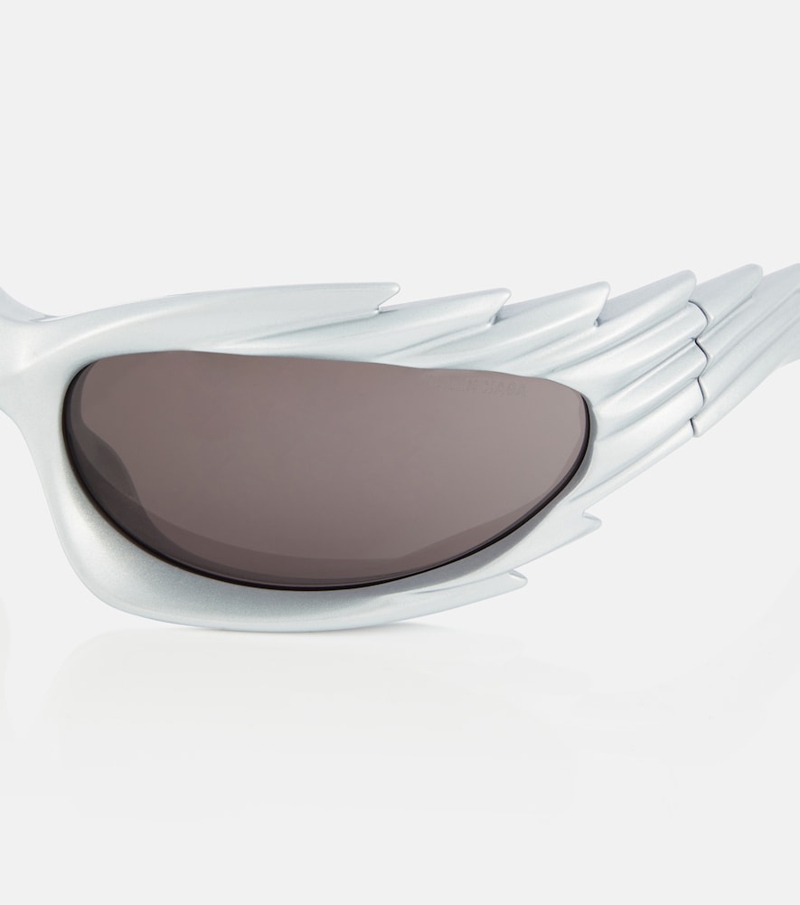 Spike oval sunglasses