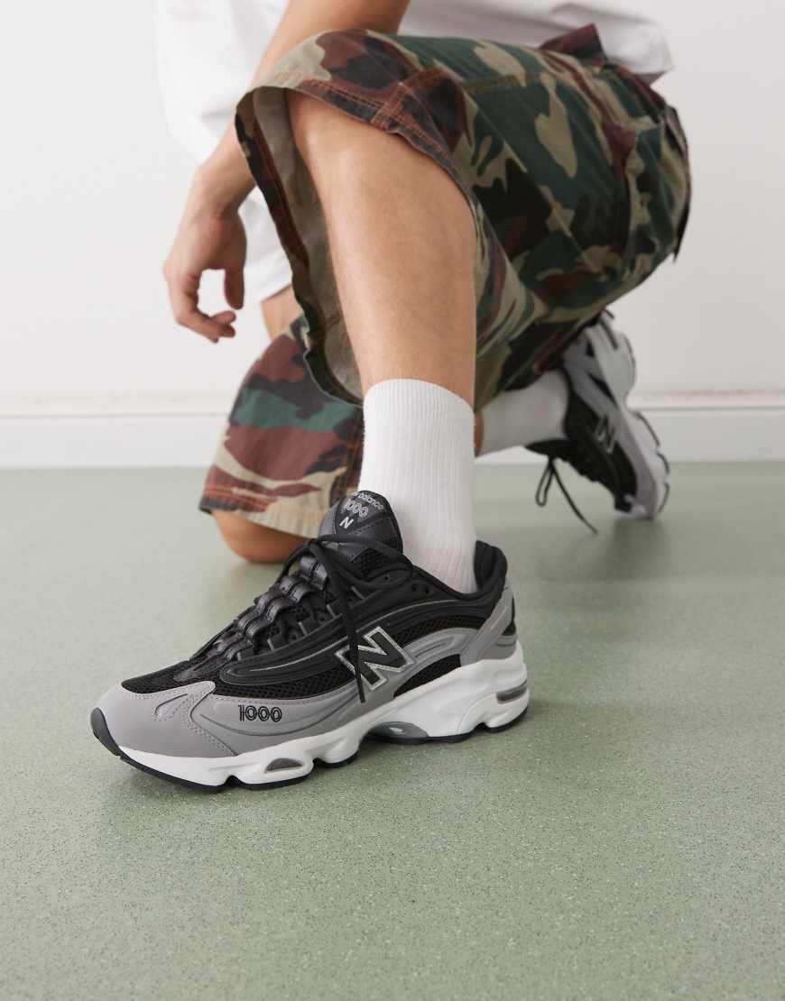 M1000 unisex trainers in black and grey