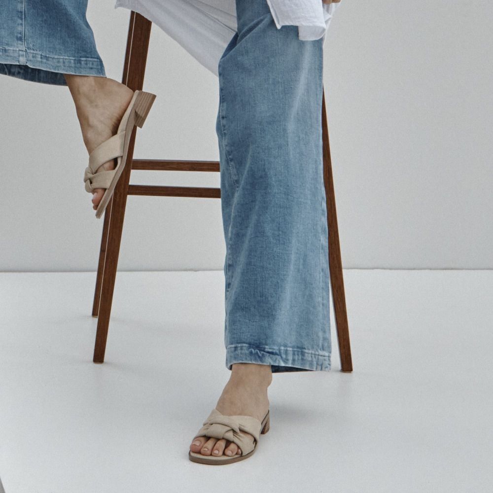 Vionic Mabel Slide Sandals In Metallic Gold