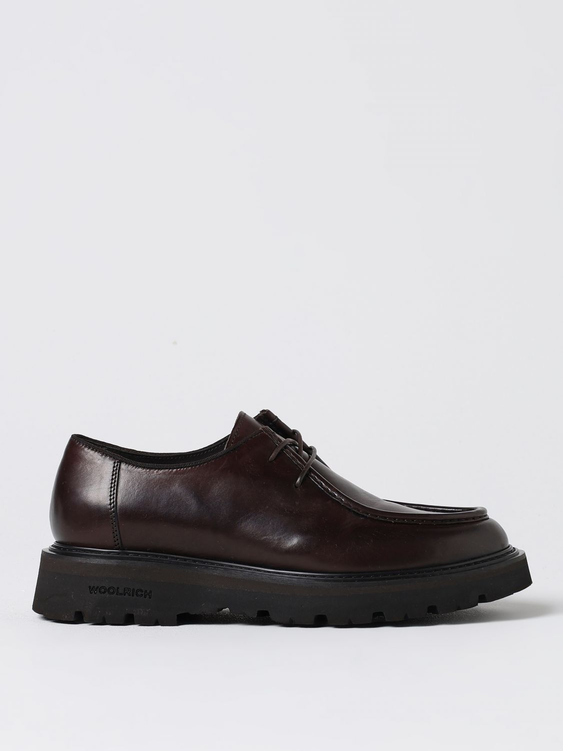 Chukka Boots Men color Brown