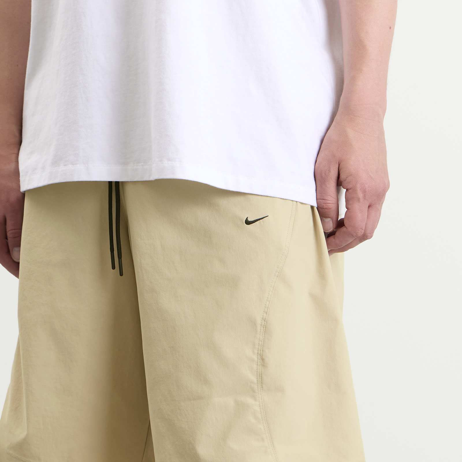 Men's Tech Helios Sun Short in Desert Khaki/Black
