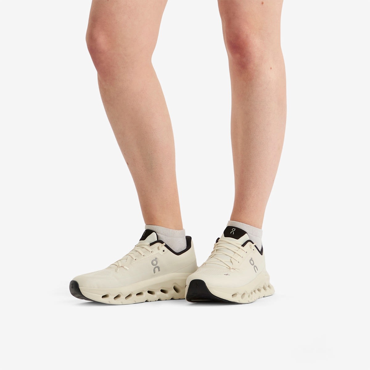 ON Women's Cloudtilt Sneaker in Pearl/Ice