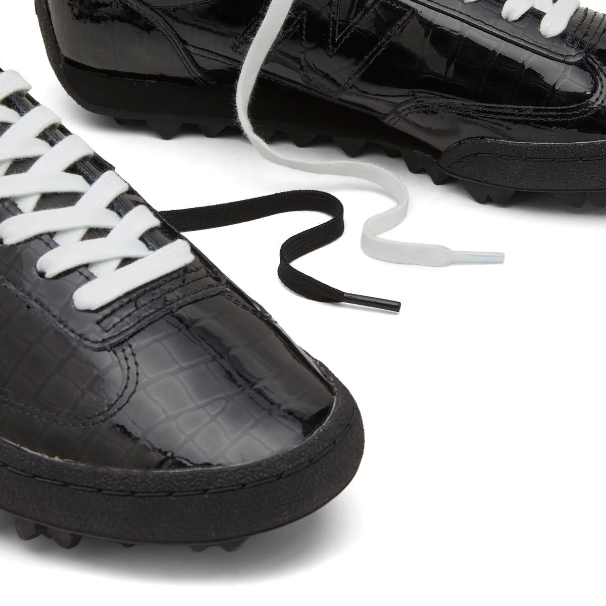 Gator Run Sneaker in Black/Black