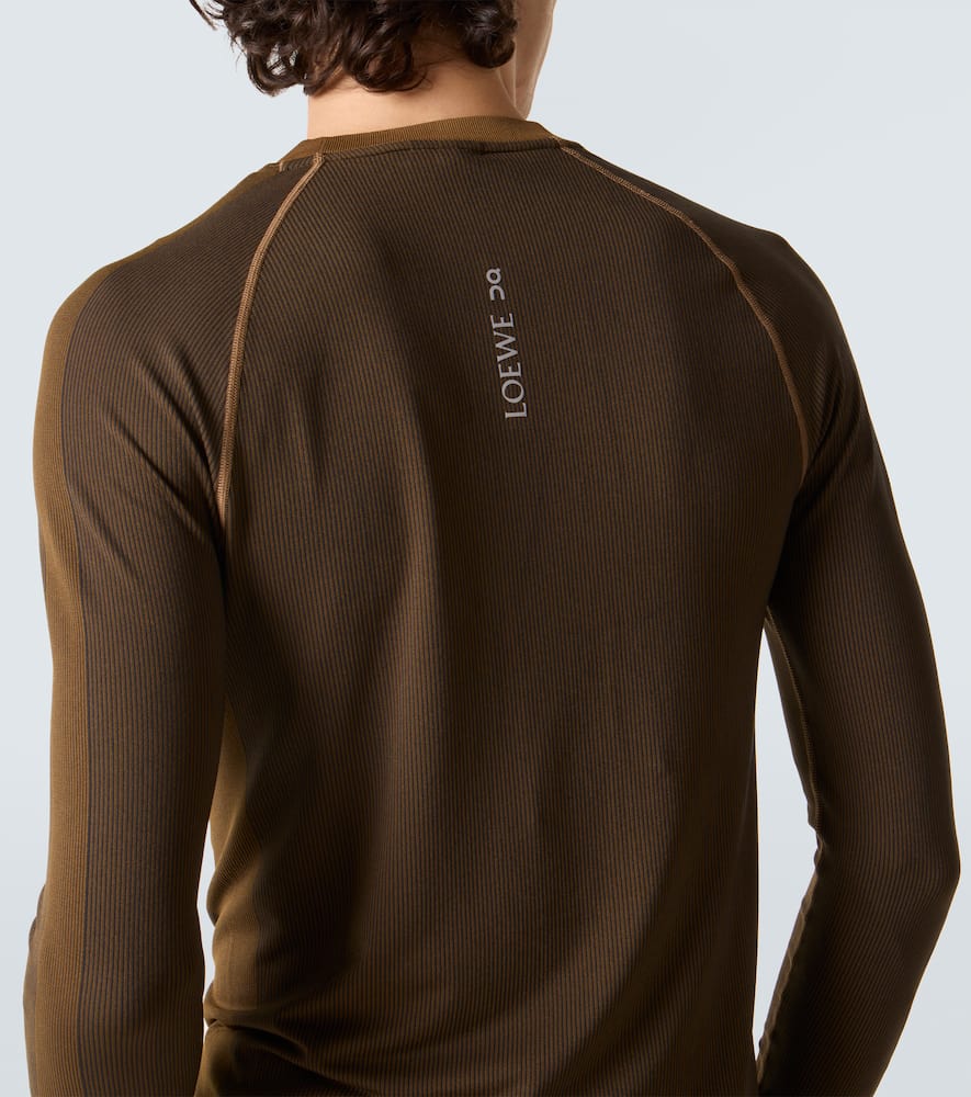 X On logo technical top