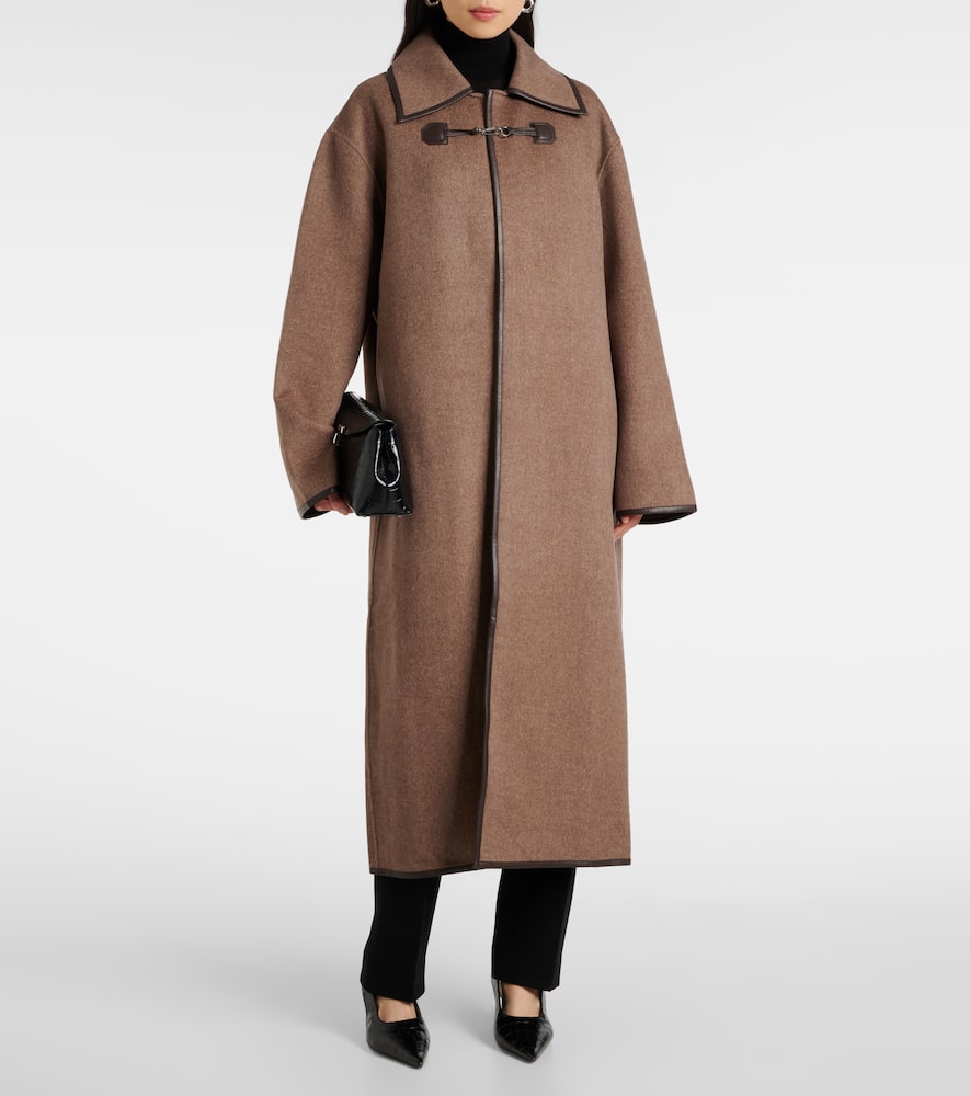Double clasp wool coat