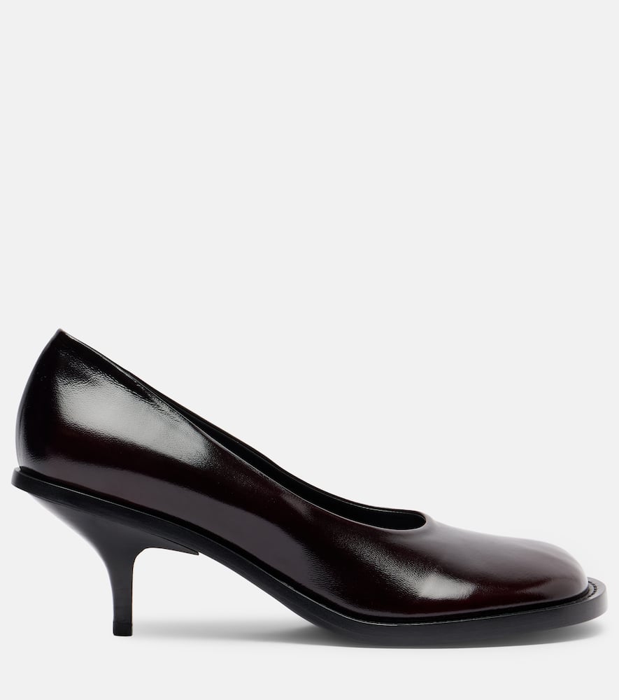 60 leather pumps