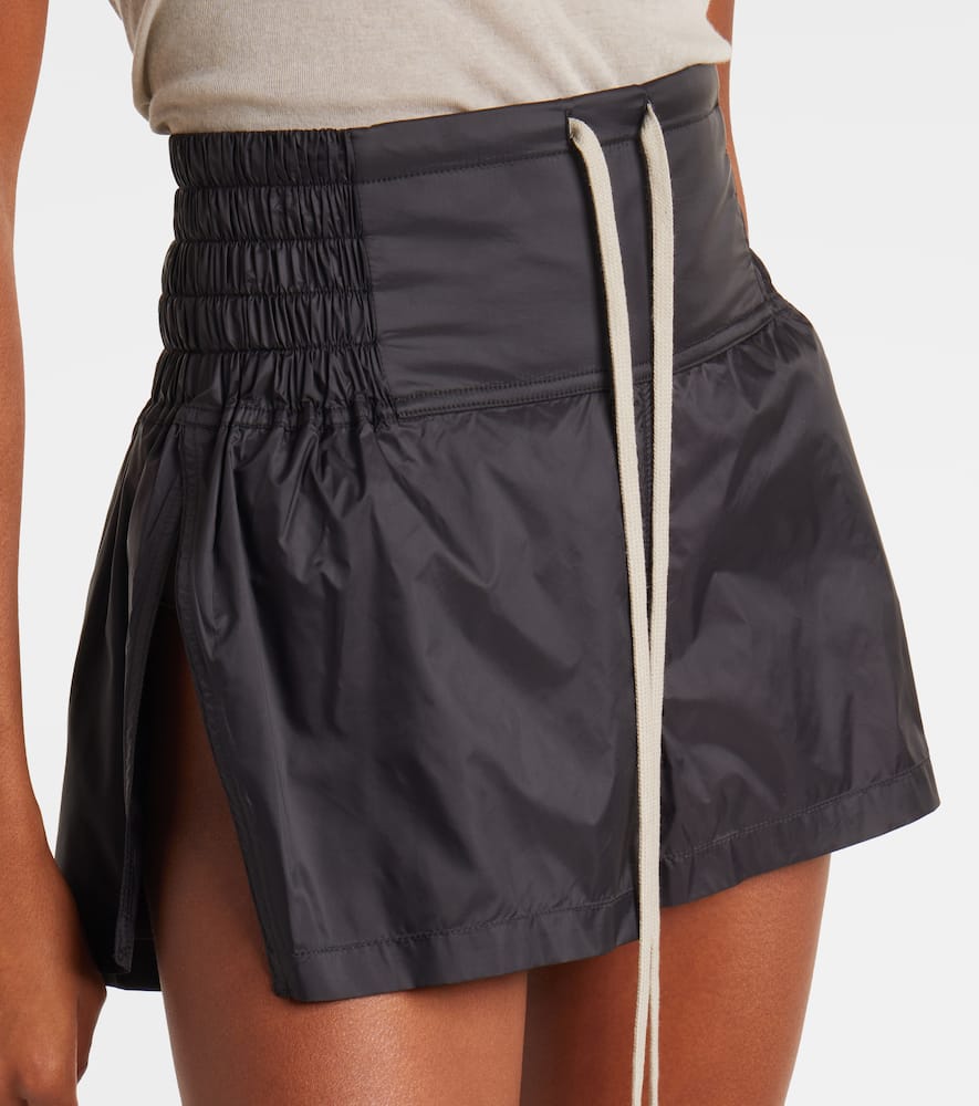 Mid-rise shorts