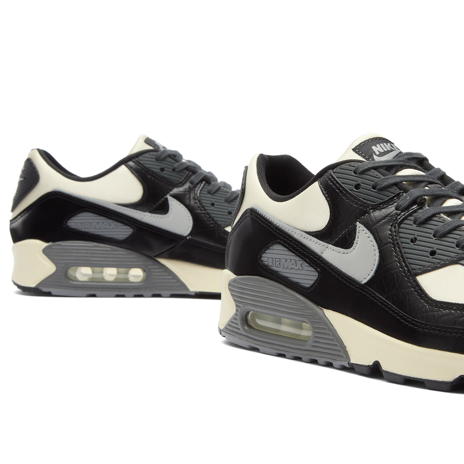 Air Max 90 QS Sneaker in Sail/Lightt Smoke Grey/Black/Coconut Milk