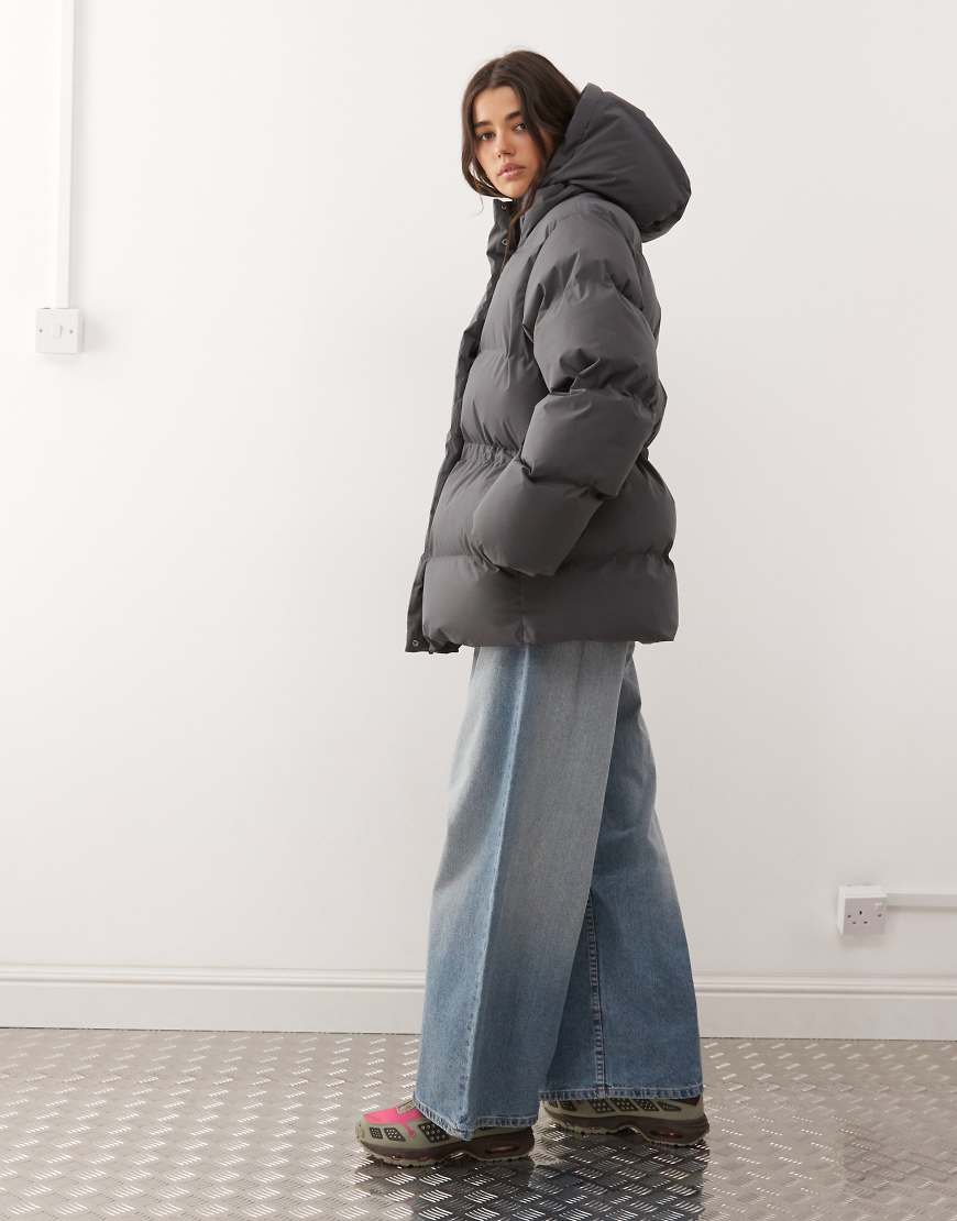 Cinched puffer coat with detachable hood in dark grey
