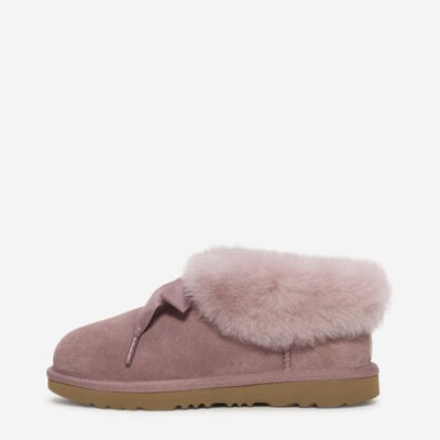 Grade School Bailey Slipper Shoe in Pink