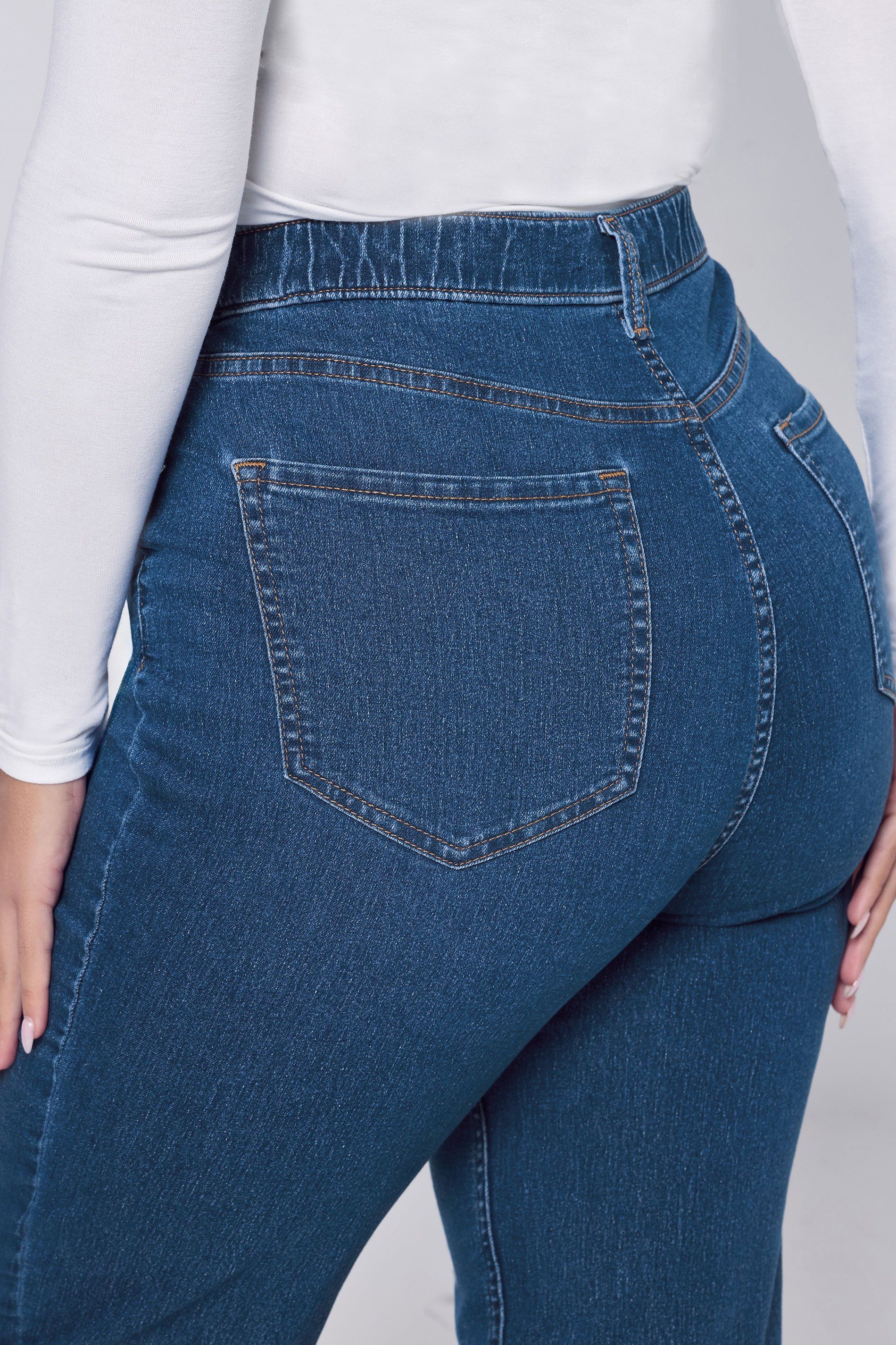 Straight Leg RUBY Jeans