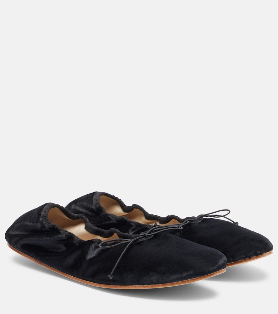 Round velvet ballet flats