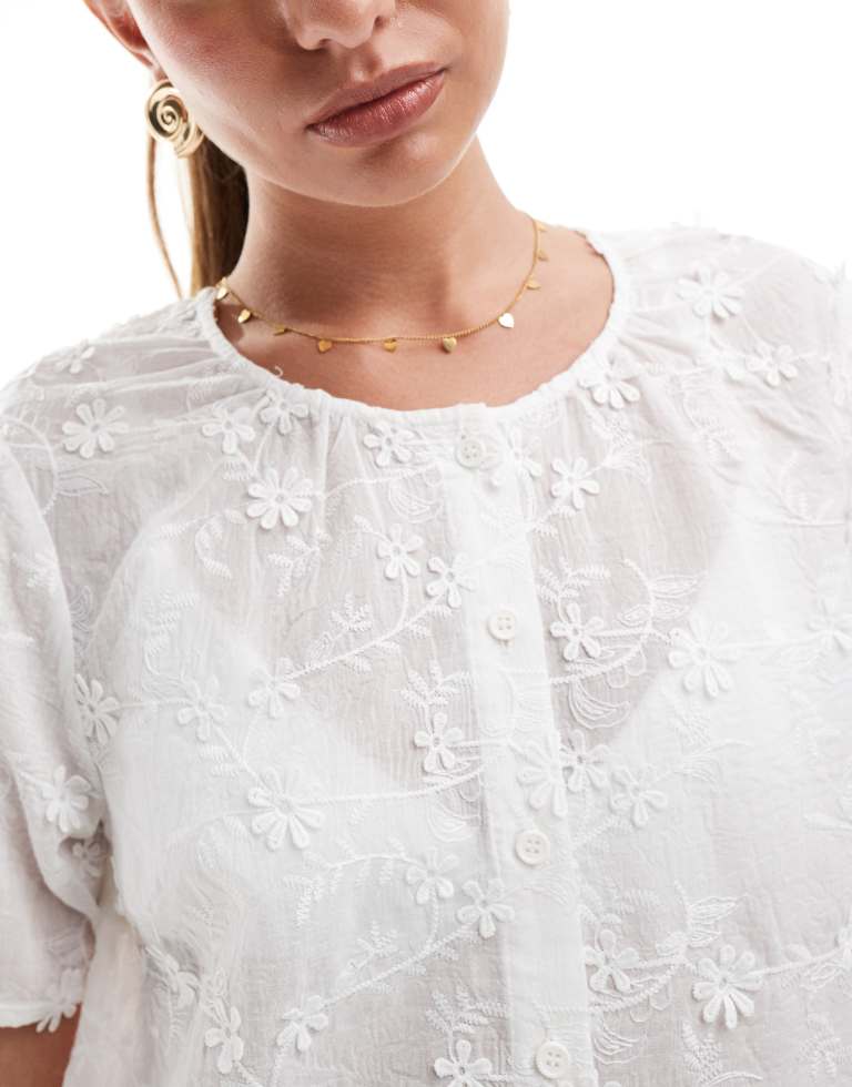 Pieces Womens floral applique short sleeve button front top in white