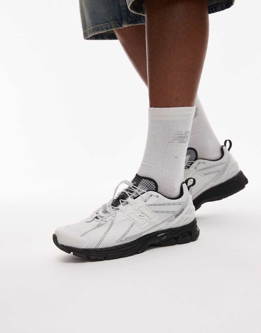 1906 unisex trainers in white and black