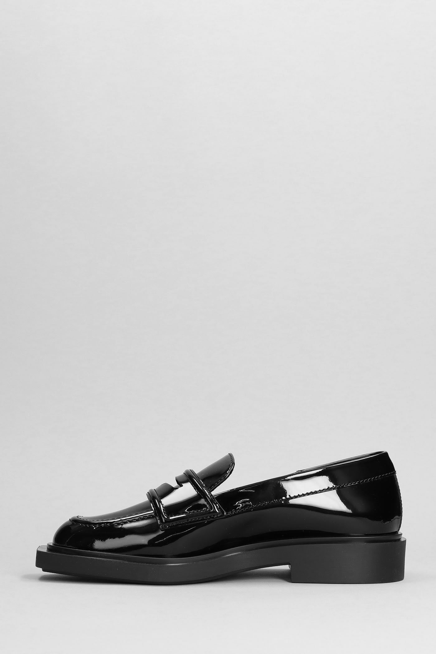 Viola 020 Loafers In Black Patent Leather