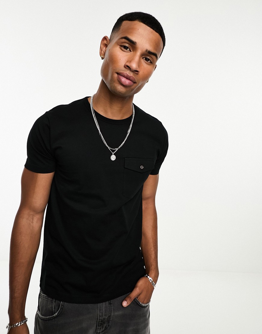 Flap pocket T-shirt in black