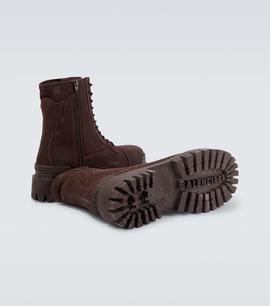 Strike combat boots