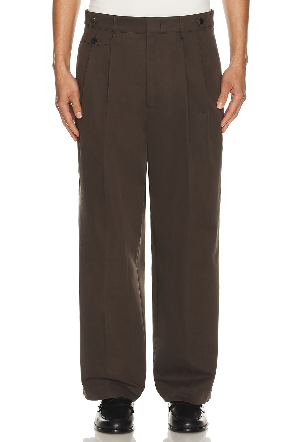 Le17Septembre Two Tuck Trousers in Brown