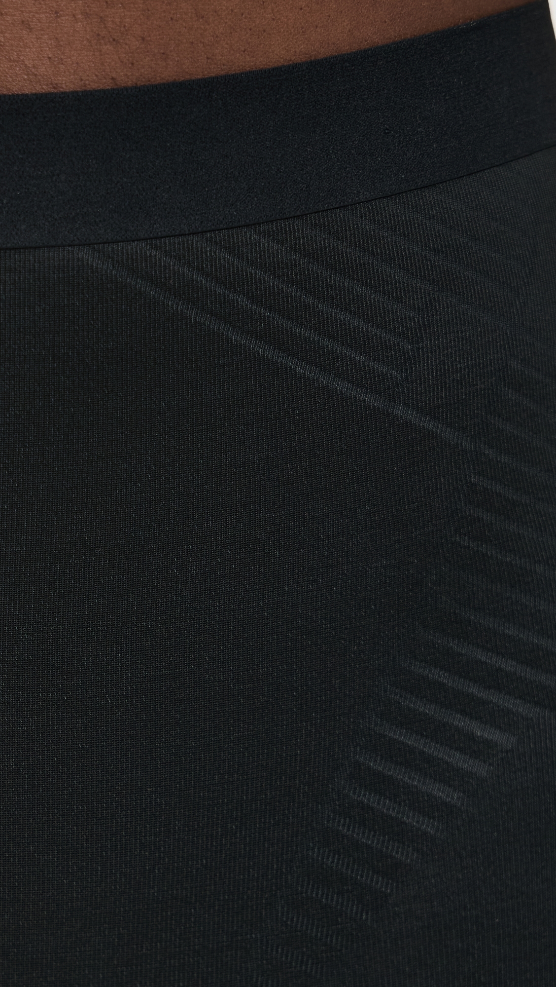 Capri Very Black