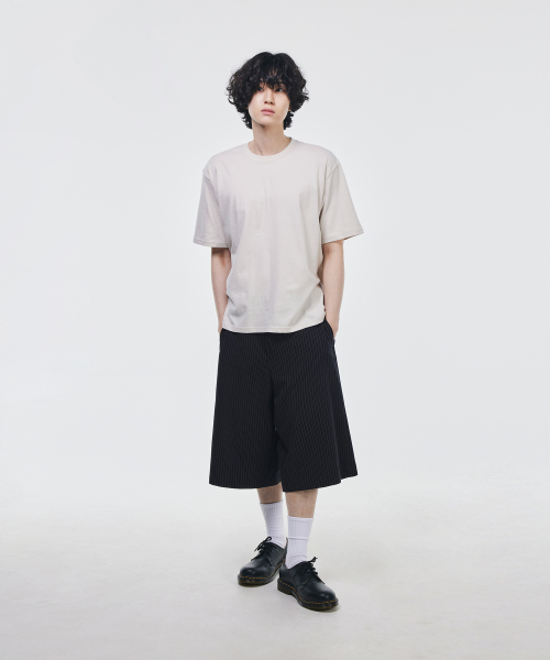 No-Tuck Wide Bermuda Slacks