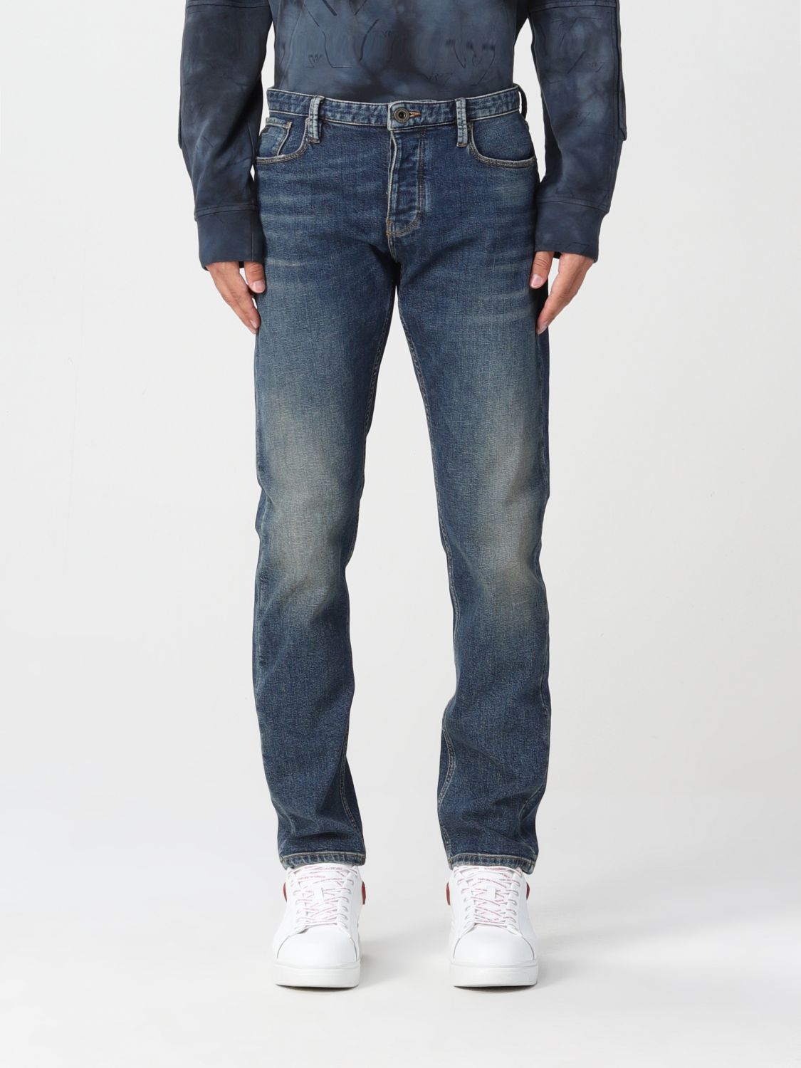 Jeans in denim