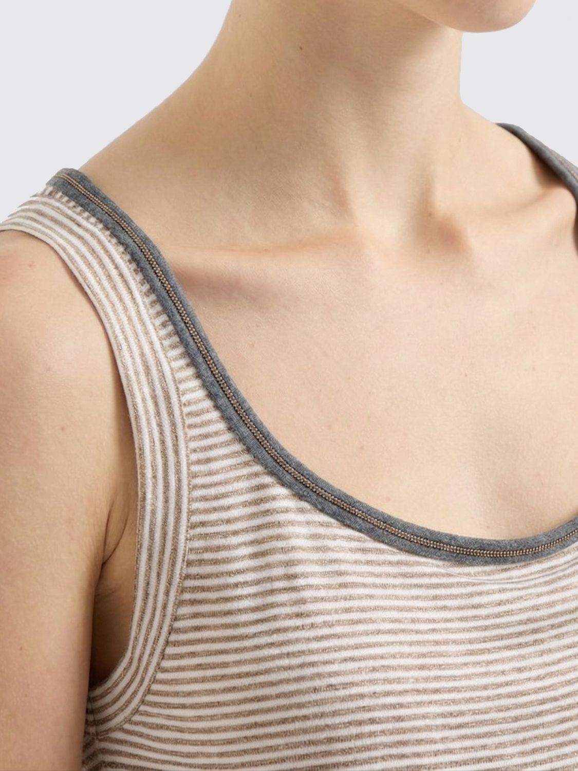 Top Woman color Brown