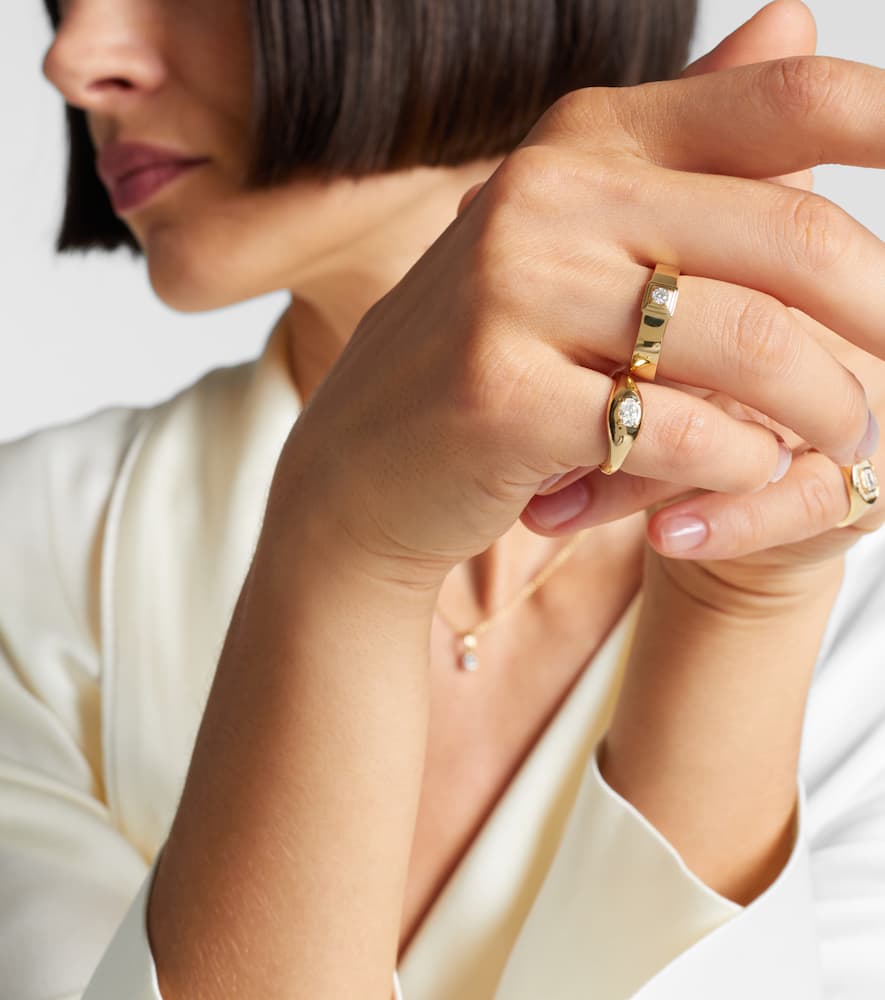 Essential 14kt gold pinky ring with diamonds