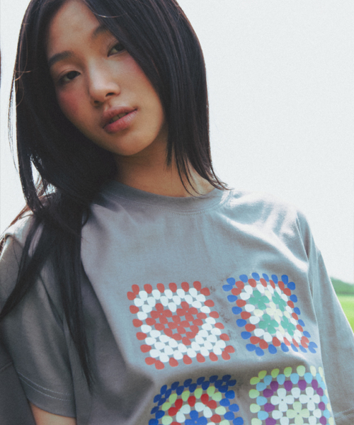 CROCHET SQUARE OVER FIT T SHIRT GREY